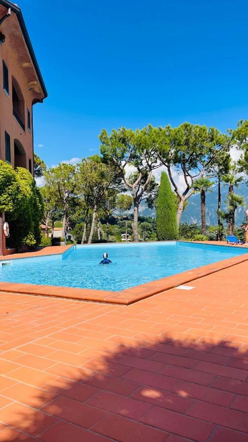 Lake View, Swimming Pool, Tennis Court And Private Parking Mezzegra Exterior photo
